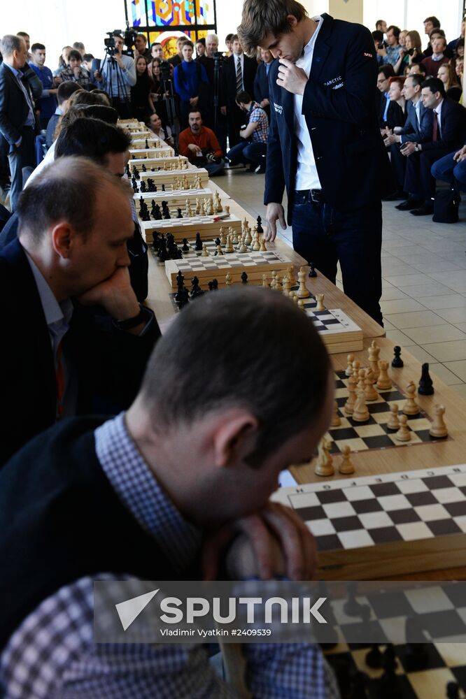 World chess champion Sven Magnus Øen Carlsen visits the Moscow Institute of Physics and Technology