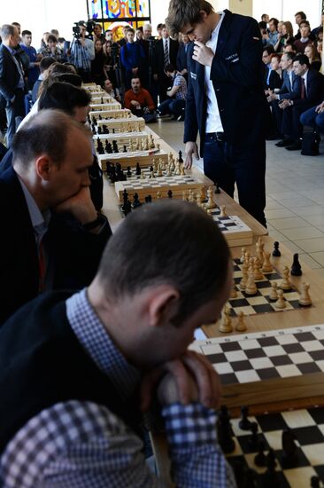 World chess champion Sven Magnus Øen Carlsen visits the Moscow Institute of Physics and Technology