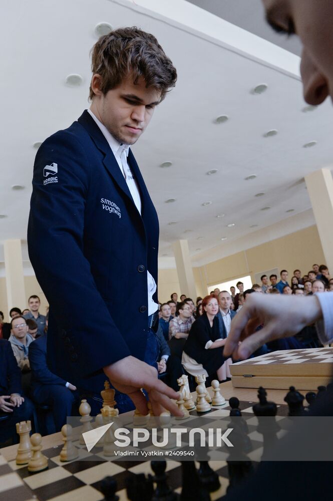 World chess champion Sven Magnus Øen Carlsen visits the Moscow Institute of Physics and Technology