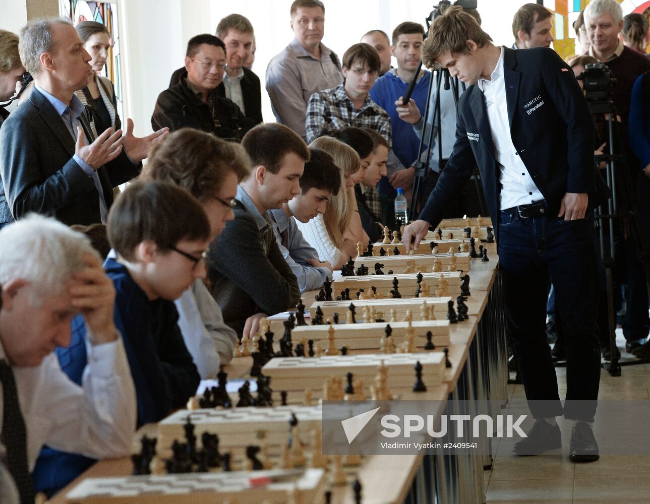 World chess champion Sven Magnus Øen Carlsen visits the Moscow Institute of Physics and Technology