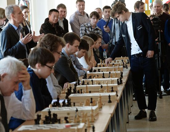 World chess champion Sven Magnus Øen Carlsen visits the Moscow Institute of Physics and Technology