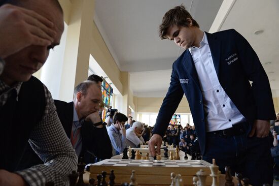World chess champion Sven Magnus Øen Carlsen visits the Moscow Institute of Physics and Technology