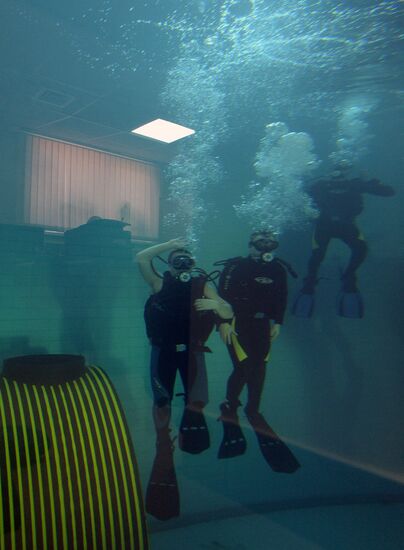 Exhibition games by divers from Rescuer Training Center, Emergencies Ministry