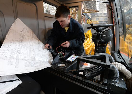 Manufacturing locomobiles at Chelyabinsk Tractor Plant