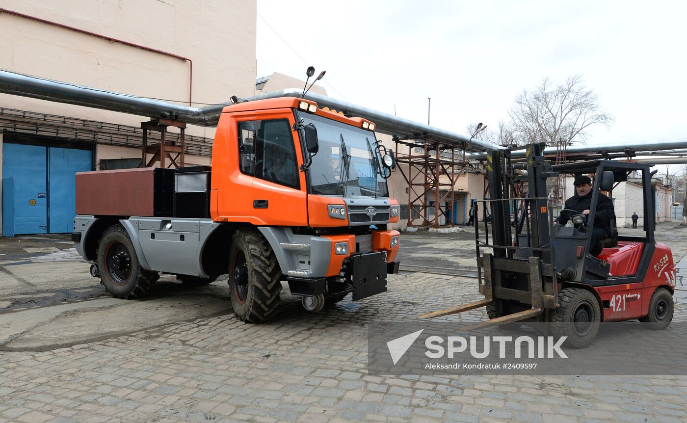 Manufacturing locomobiles at Chelyabinsk Tractor Plant