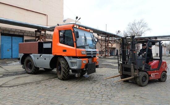 Manufacturing locomobiles at Chelyabinsk Tractor Plant