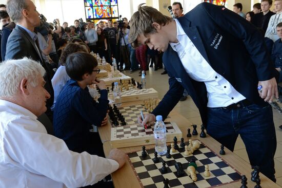 World chess champion Sven Magnus Øen Carlsen visits the Moscow Institute of Physics and Technology