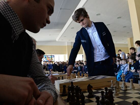 World chess champion Sven Magnus Øen Carlsen visits the Moscow Institute of Physics and Technology