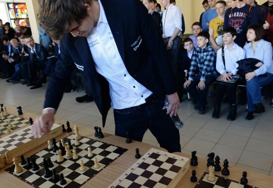 World chess champion Sven Magnus Øen Carlsen visits the Moscow Institute of Physics and Technology