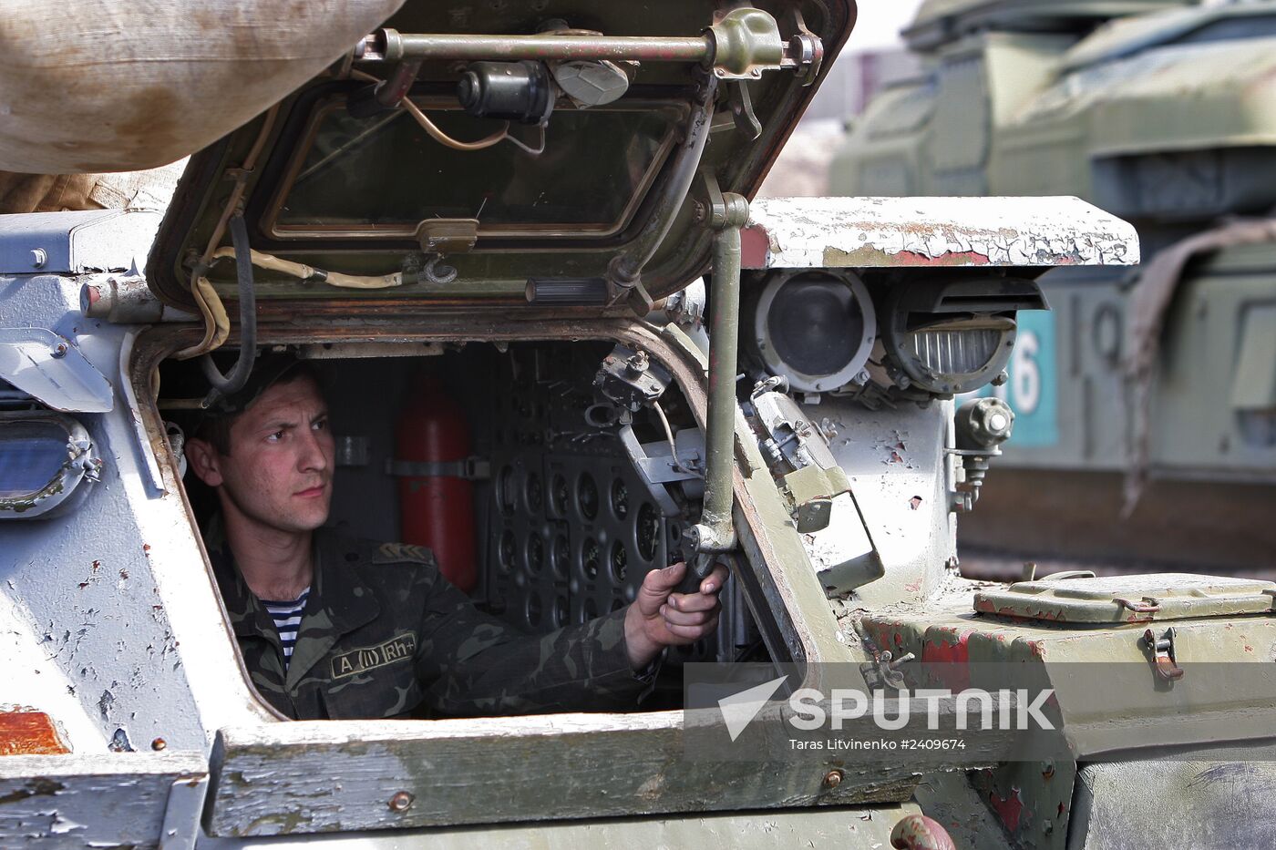 Ukrainian servicemen transport equipment from Crimea