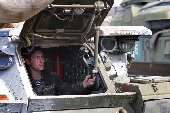 Ukrainian servicemen transport equipment from Crimea
