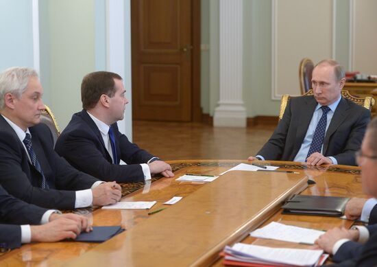 Vladimir Putin holds a meeting with heads of the Russian Government