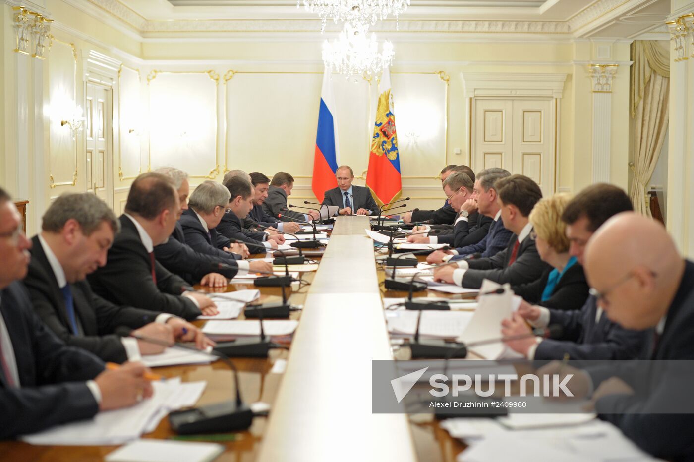 Vladimir Putin holds a meeting with Presidential Plenipotentiary Envoys to the Federal Districts