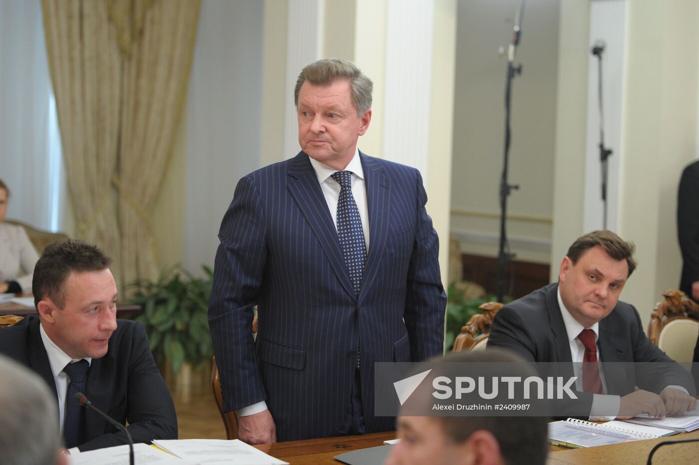 Vladimir Putin holds a meeting with Presidential Plenipotentiary Envoys to the Federal Districts