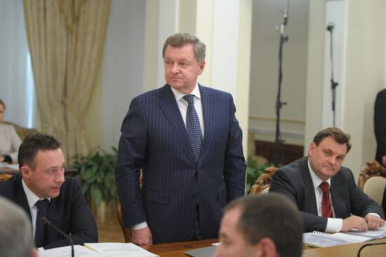 Vladimir Putin holds a meeting with Presidential Plenipotentiary Envoys to the Federal Districts