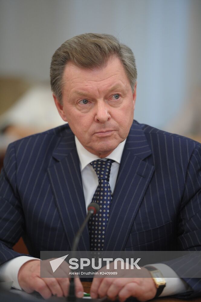 Vladimir Putin holds a meeting with Presidential Plenipotentiary Envoys to the Federal Districts