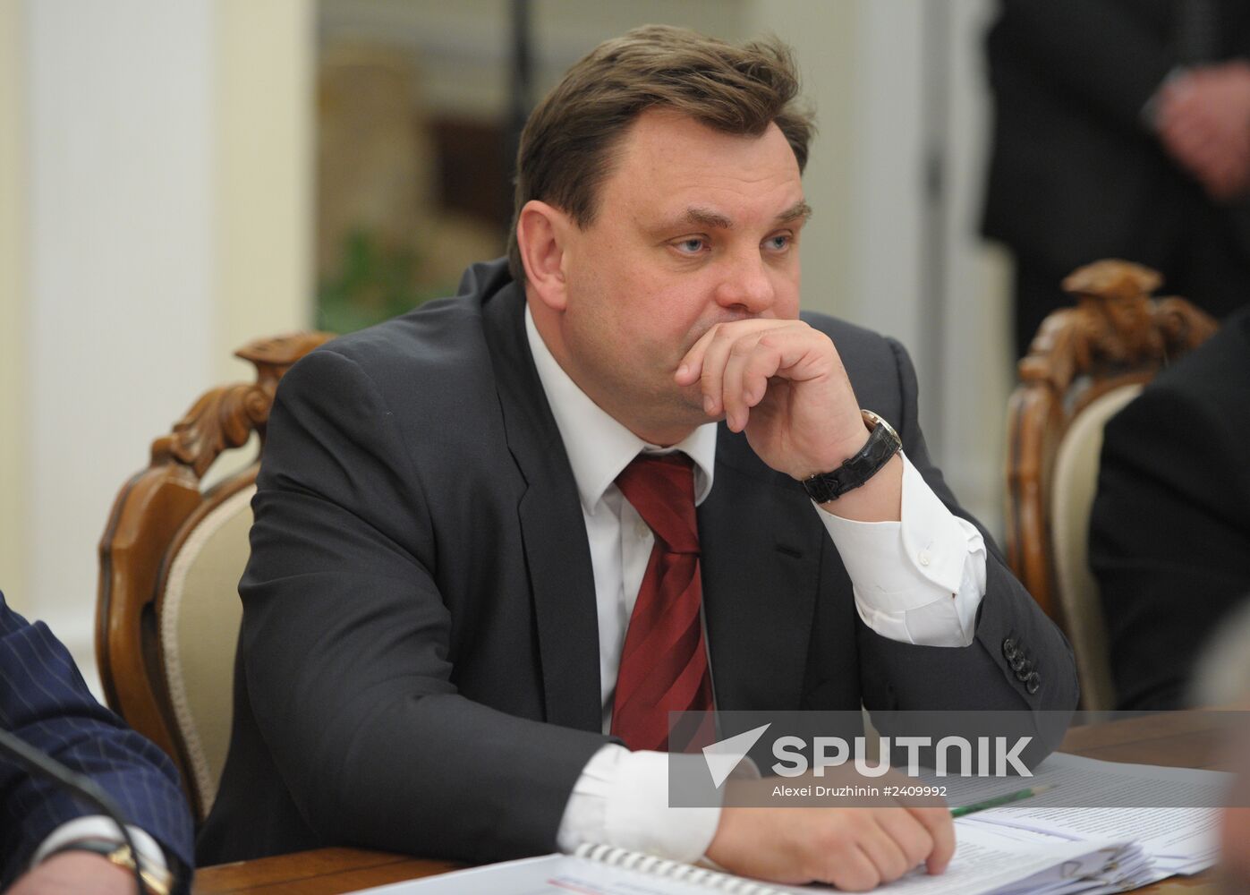 Vladimir Putin holds a meeting with Presidential Plenipotentiary Envoys to the Federal Districts