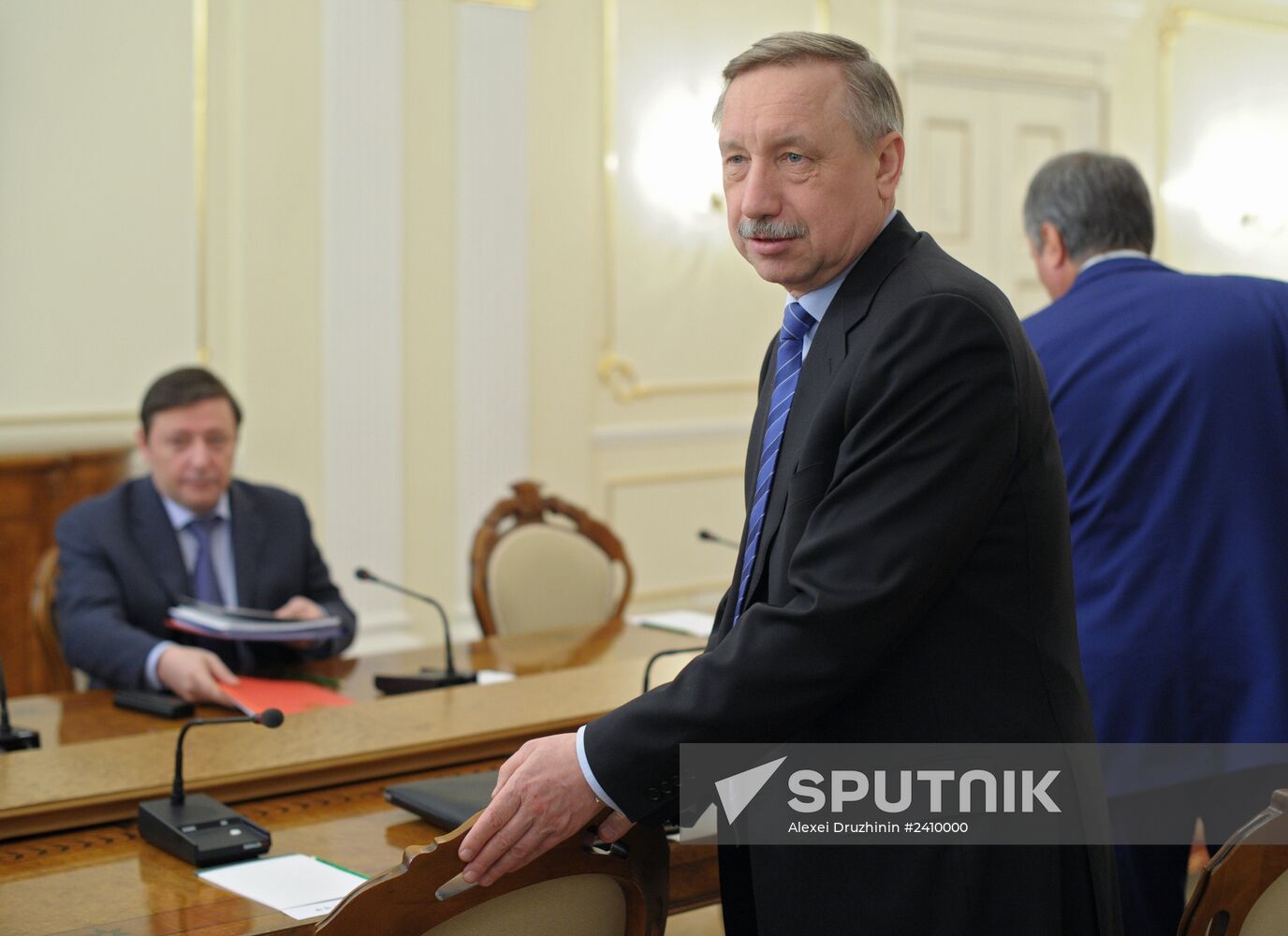 Vladimir Putin holds a meeting with Presidential Plenipotentiary Envoys to the Federal Districts