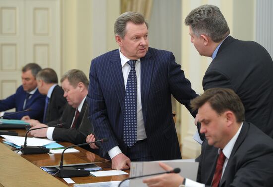 Vladimir Putin holds a meeting with Presidential Plenipotentiary Envoys to the Federal Districts