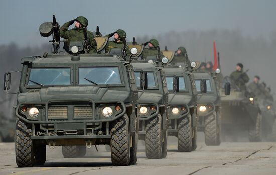 Joint rehearsal of marching and mechanized columns for the Victory Day parade