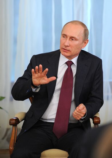 Vladimir Putin meets with All-Russia People's Front activists