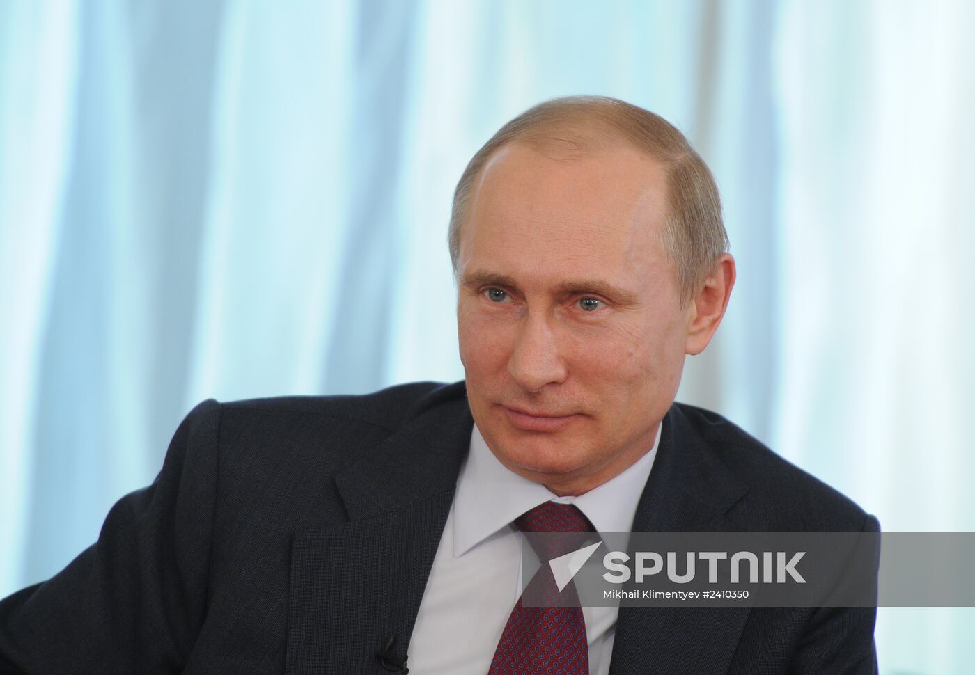 Vladimir Putin meets with All-Russia People's Front activists