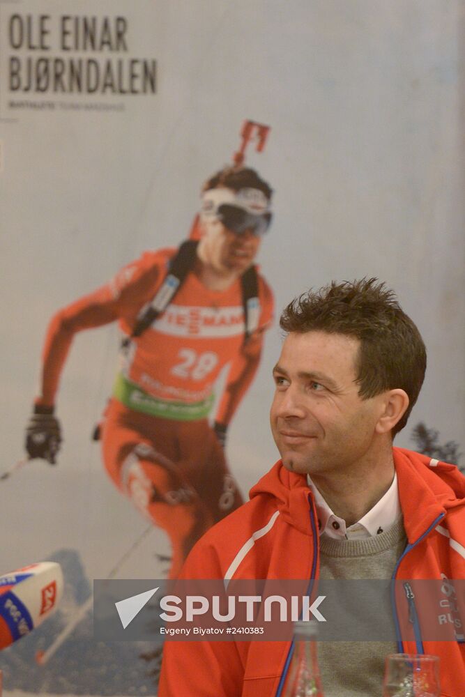 Ole Einar Bjørndalen gives autograph session