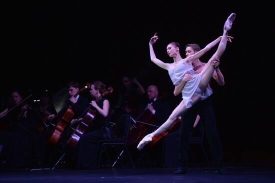 "Pas de deux on toes and for toes" concert as part of Trans-Siberian art festival
