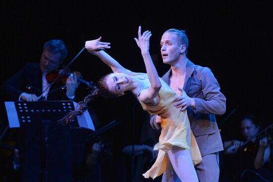 "Pas de deux on toes and for toes" concert as part of Trans-Siberian art festival