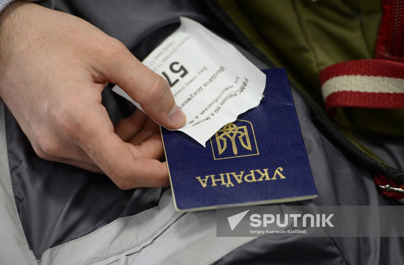 Russia issues passports to Crimean residents