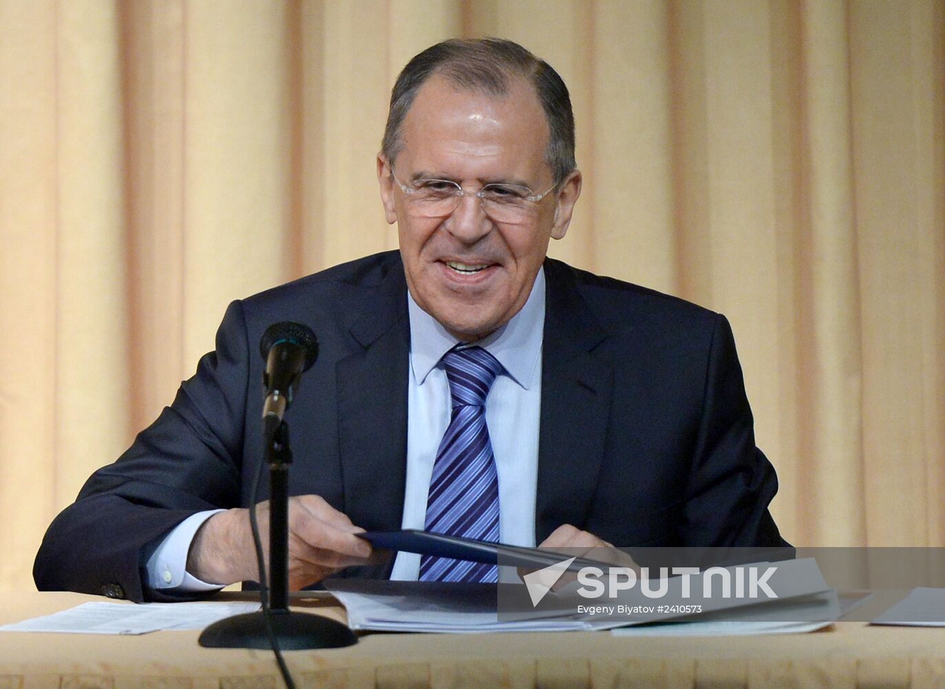 Sergei Lavrov meets with NGOs dealing with international issues