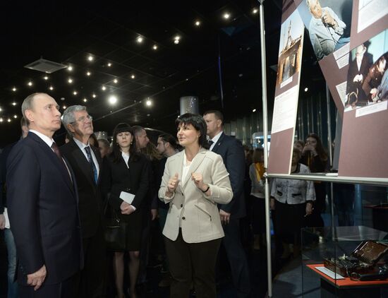 Vladimir Putin visits Memorial Museum of Cosmonautics