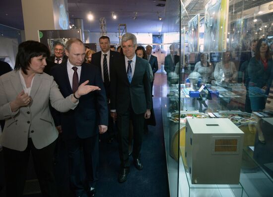 Vladimir Putin visits Memorial Museum of Cosmonautics
