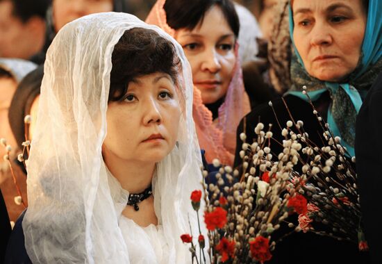 Patriarchal service on eve of Jesus' entry into Jerusalem