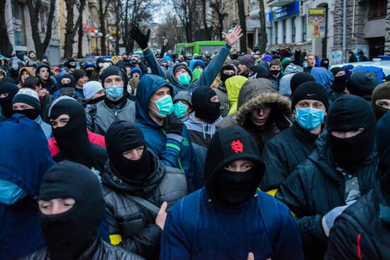 Ultra-radical football fans rally in Kharkov to support the Euromaidan