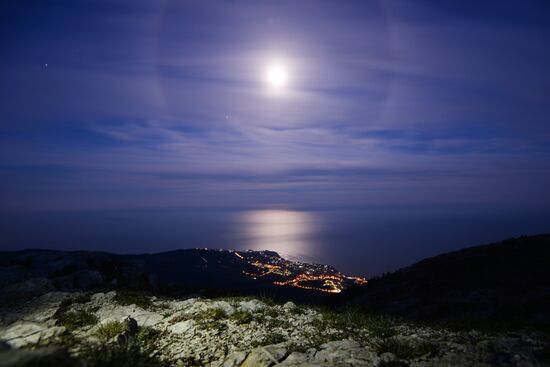Night views of Yalta