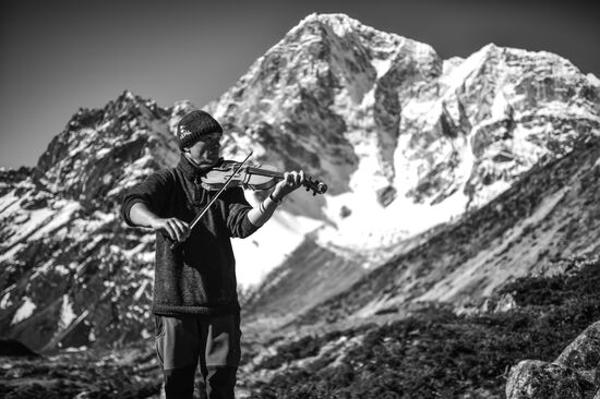 Mountain road between villages Pheriche and Lobuche