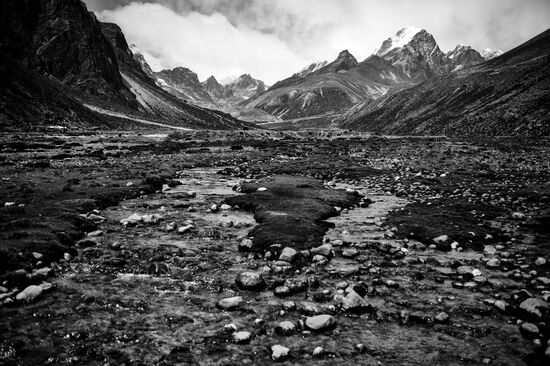 Mountain road from village of Pheriche to Lobuche