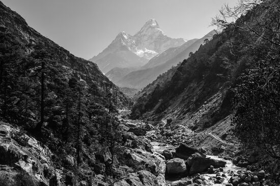 Mountain road between villages of Tengboche and Pheriche