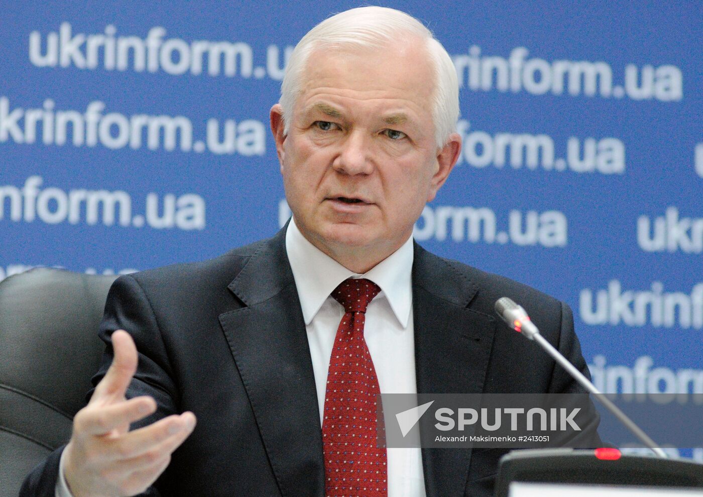 Ukrainian presidential candidate Mykola Malomuzh gives news conference