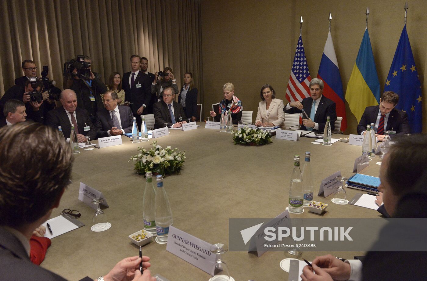 Sergei Lavrov meets with John Kerry in Geneva