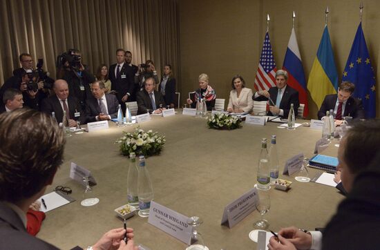 Sergei Lavrov meets with John Kerry in Geneva