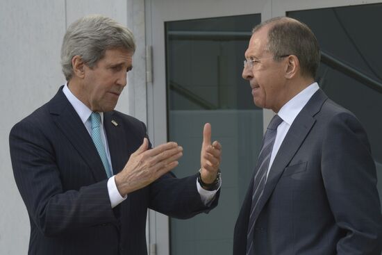 Sergei Lavrov meets with John Kerry in Geneva