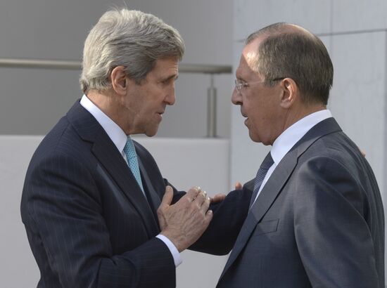 Sergei Lavrov meets with John Kerry in Geneva