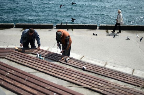 Preparation for holiday season in Yalta