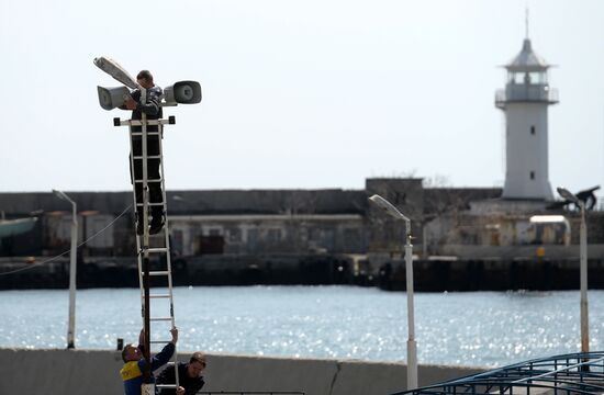 Preparation for holiday season in Yalta