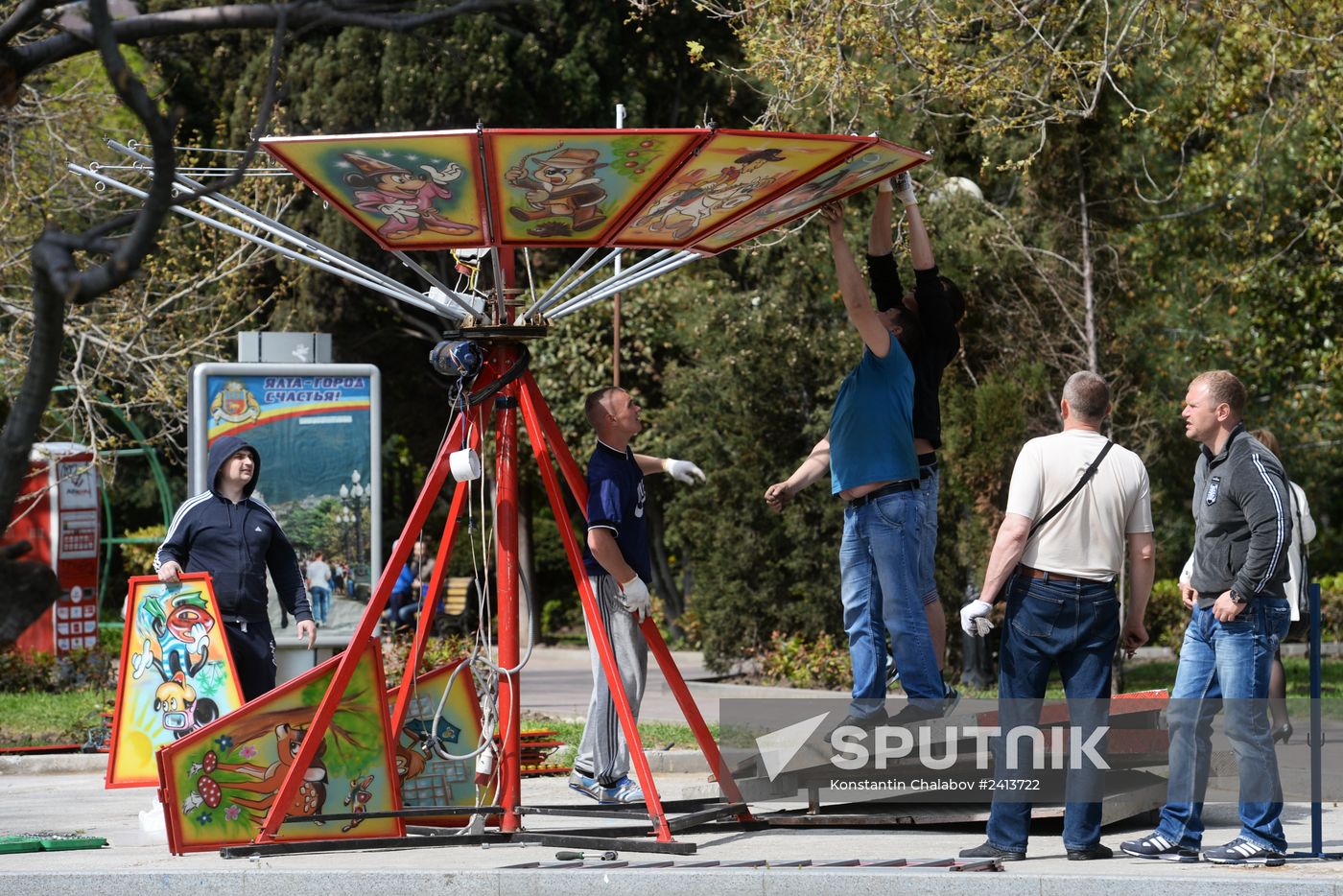 Preparation for holiday season in Yalta