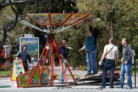 Preparation for holiday season in Yalta