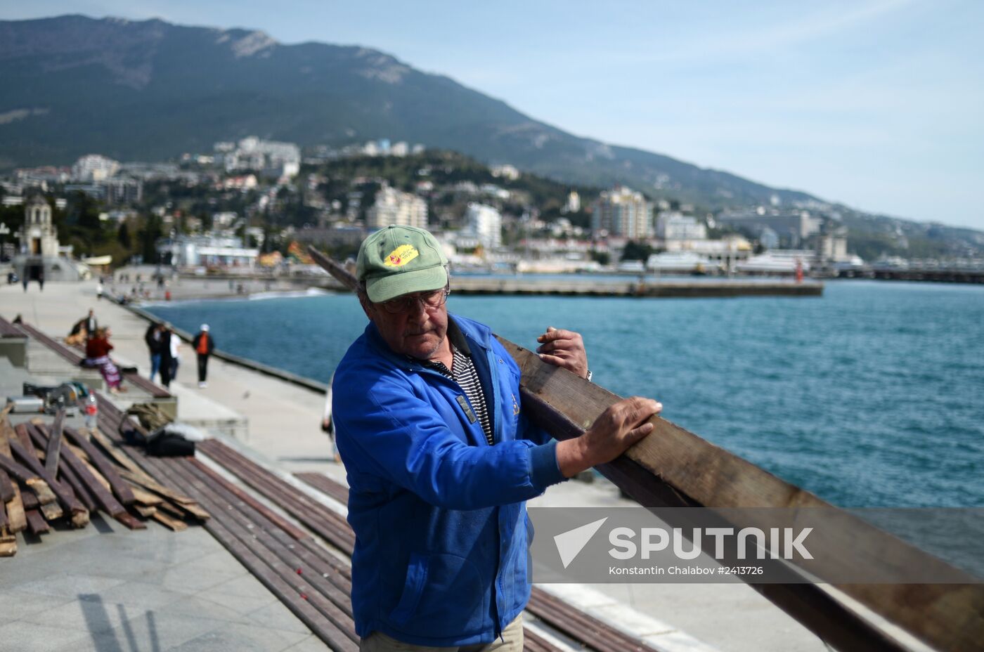 Preparation for holiday season in Yalta