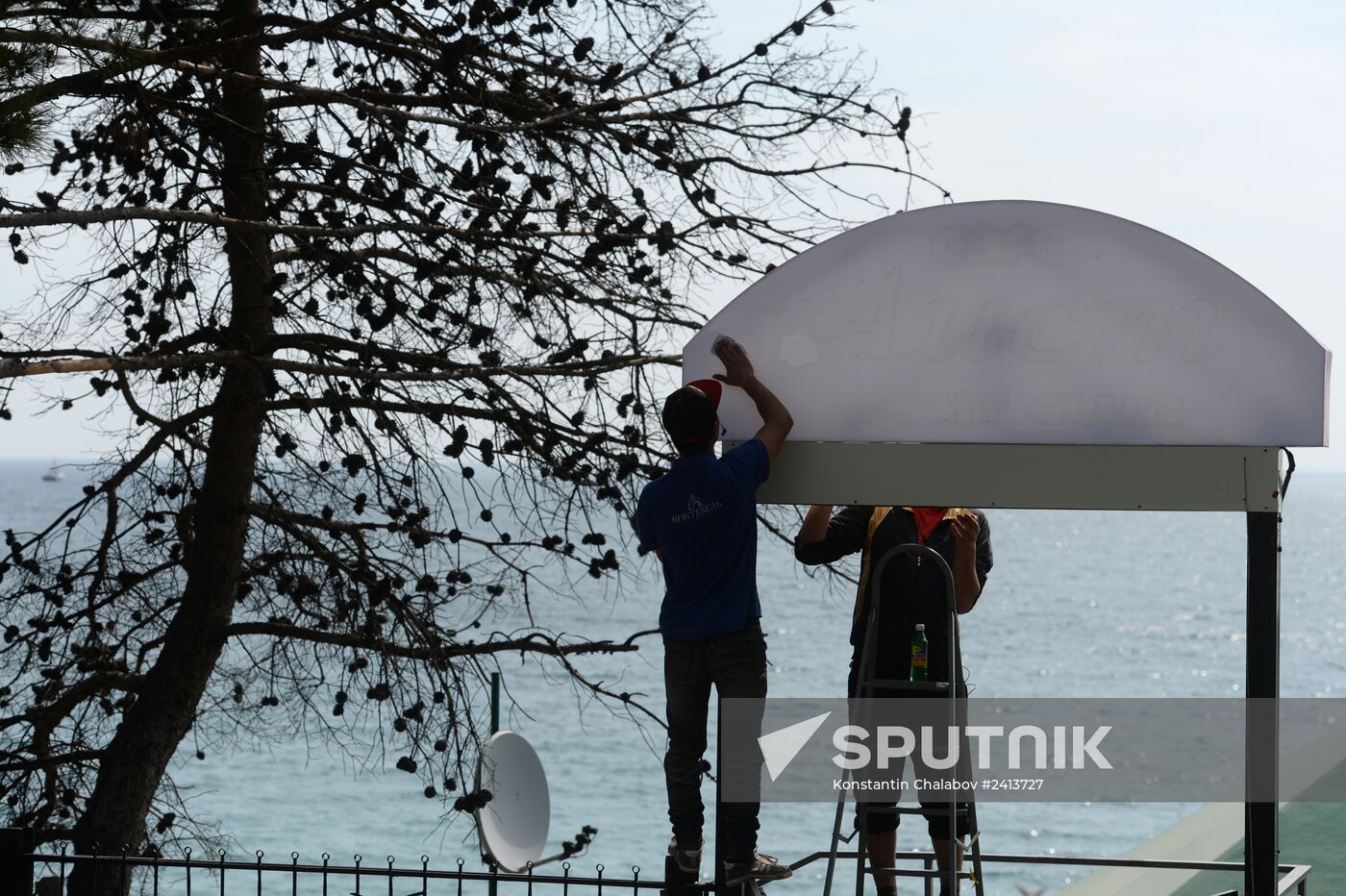 Preparation for holiday season in Yalta